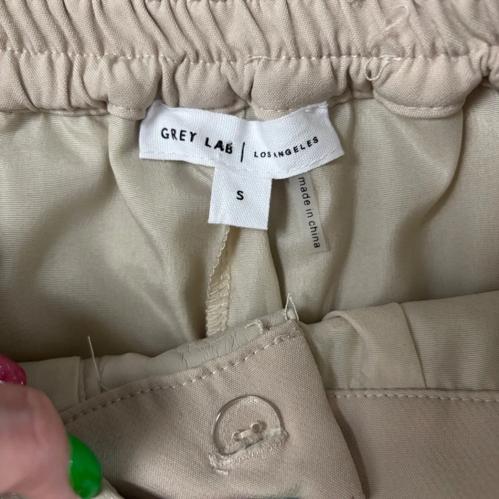 Grey Lab Los Angeles Beige‎ Faux Shorts Size Small Elastic Waste Band